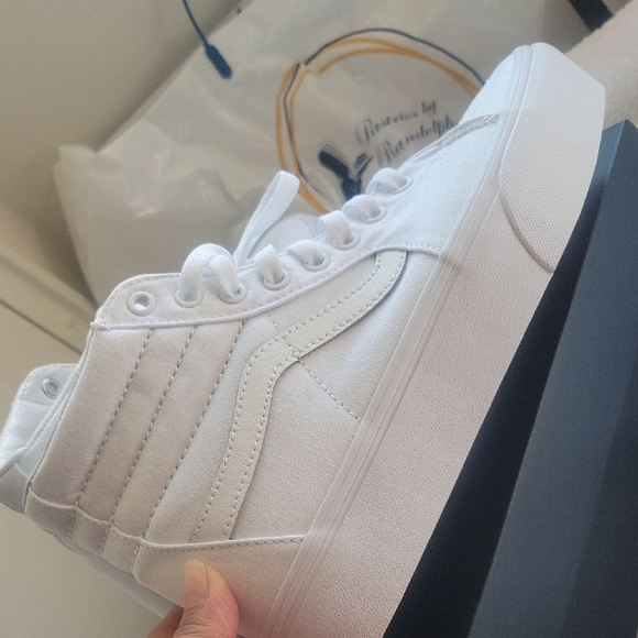 Vans Unisex High-Top Sneakers - Classic White Men Sz7 Women 8.5 - Picture 1 of 7